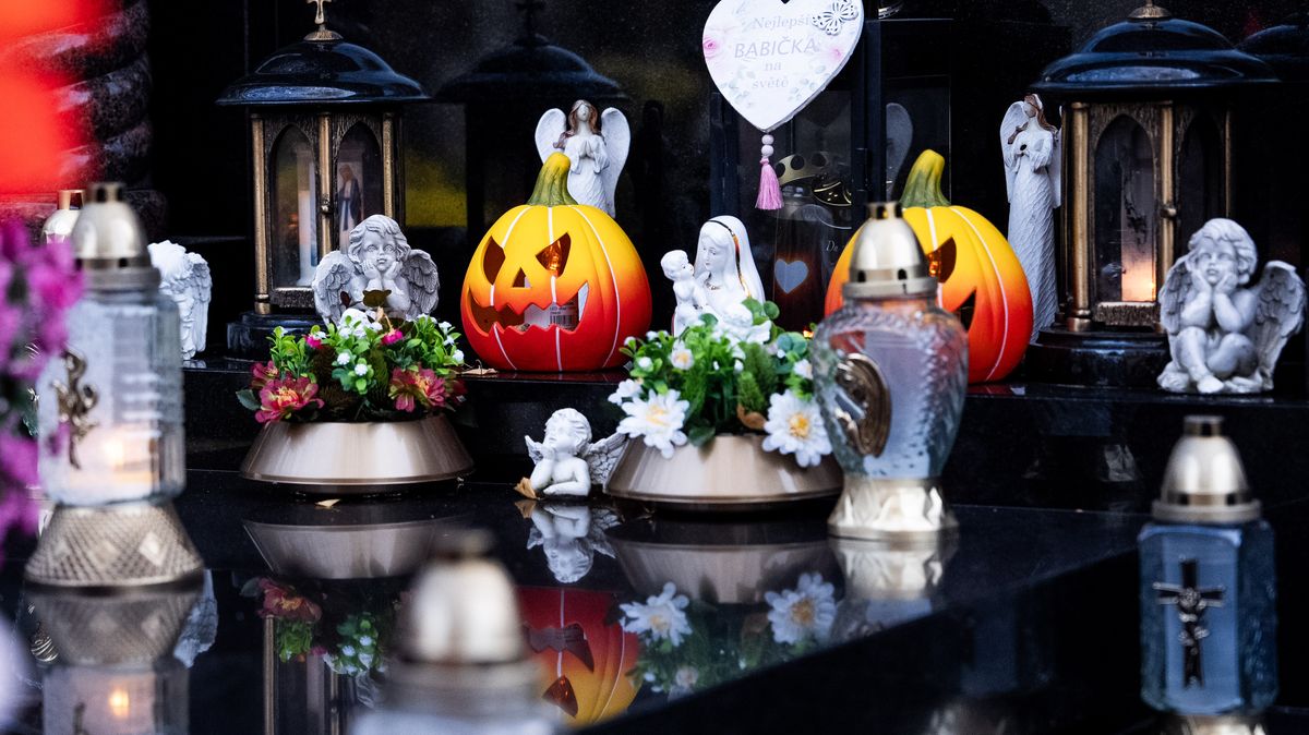 FOTO: Jak projevit úctu. Nejvíce zdobené hroby patří známým rodinám